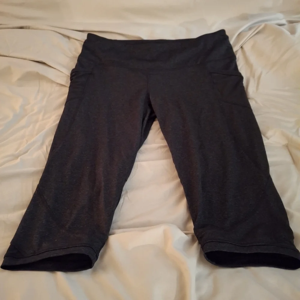 Tangerine Women's Dark Gray And Black Cropped Leggings